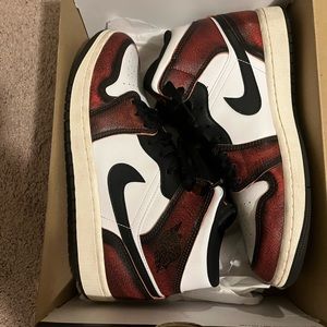 Jordan 1 mid wear away
